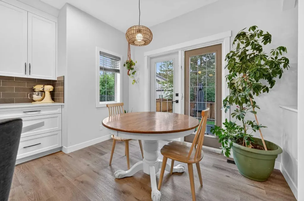 30 Douglasdale Point SE Calgary AB T2Z 3A1