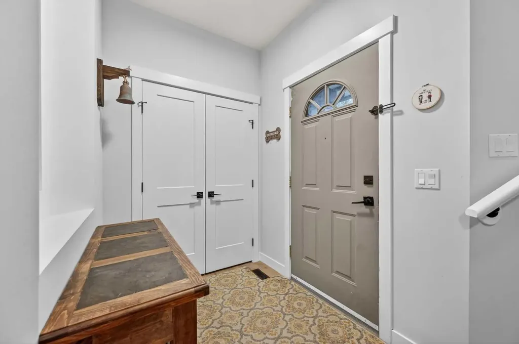 30 Douglasdale Point SE Calgary AB T2Z 3A1