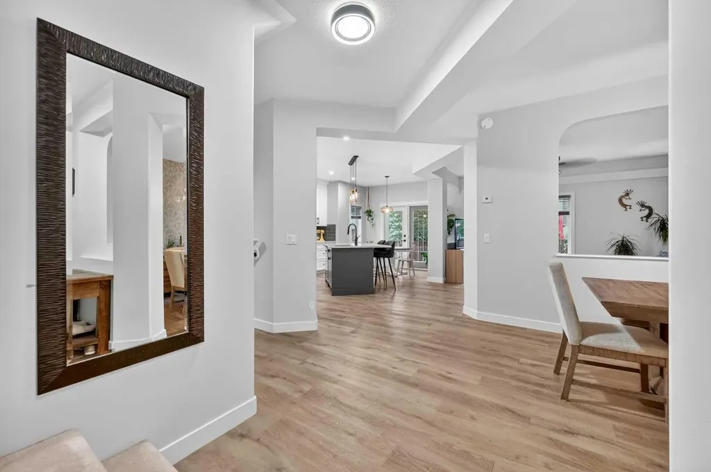 30 Douglasdale Point SE Calgary AB T2Z 3A1