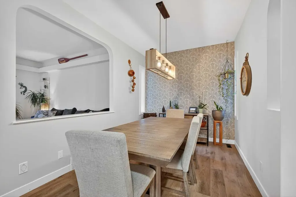 30 Douglasdale Point SE Calgary AB T2Z 3B5