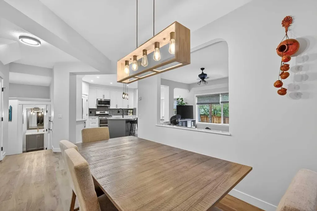 30 Douglasdale Point SE Calgary AB T2Z 3A1