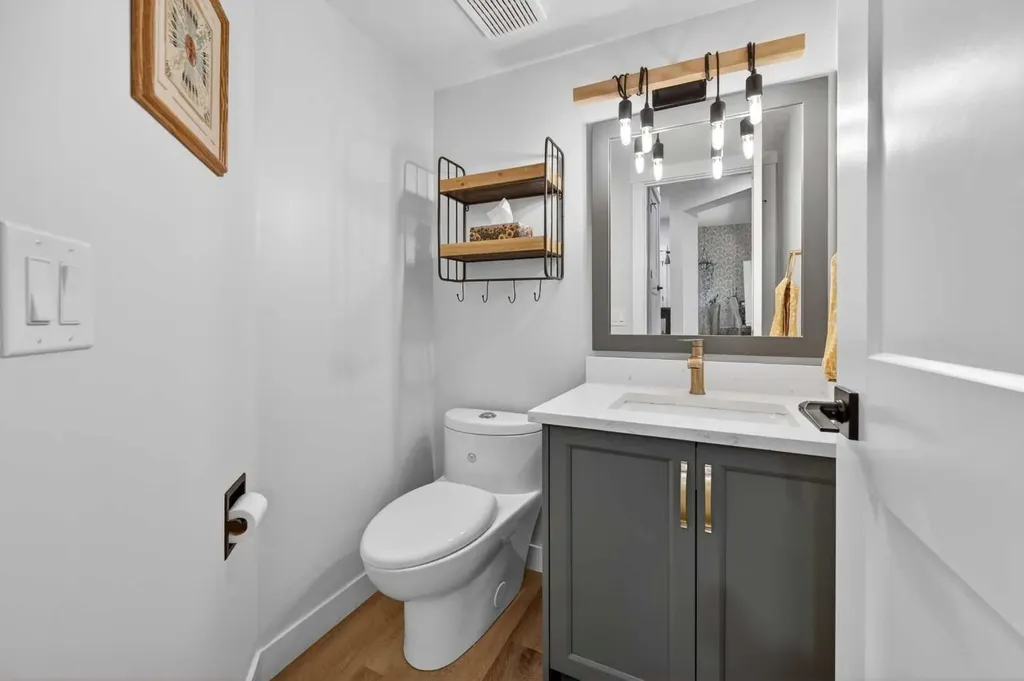 30 Douglasdale Point SE Calgary AB T2Z 3A1