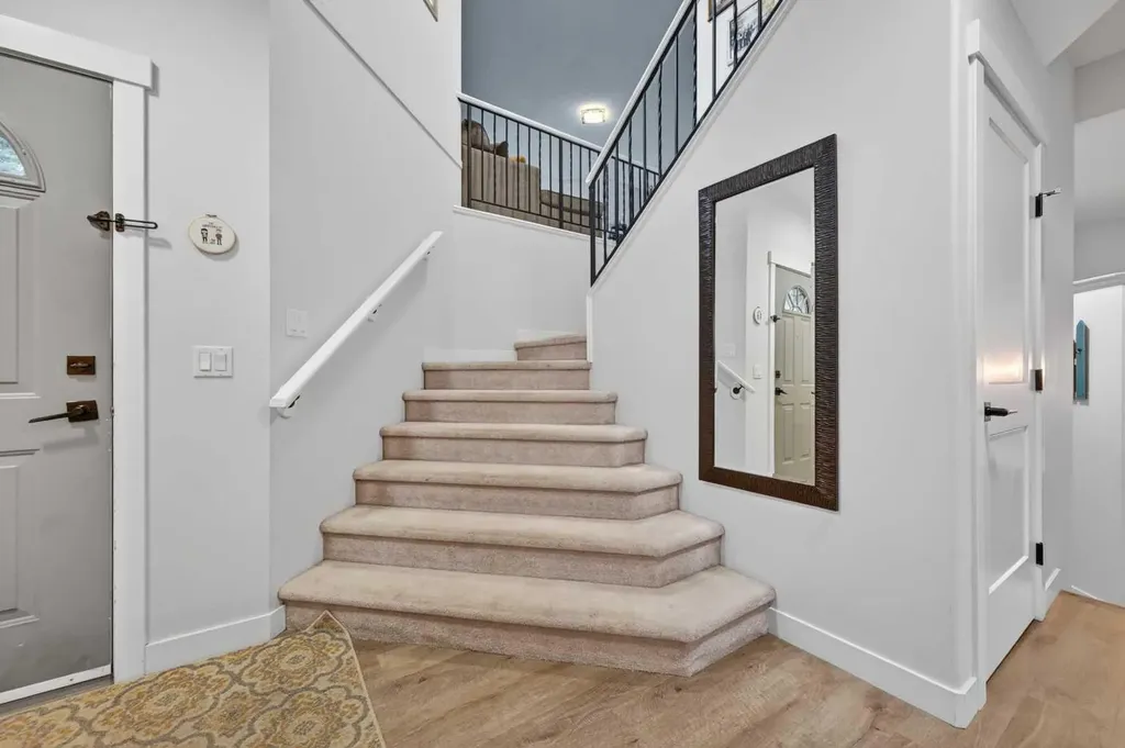 30 Douglasdale Point SE Calgary AB T2Z 3A1