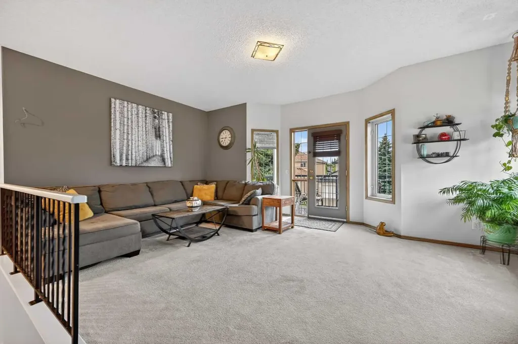 30 Douglasdale Point SE Calgary AB T2Z 3A1