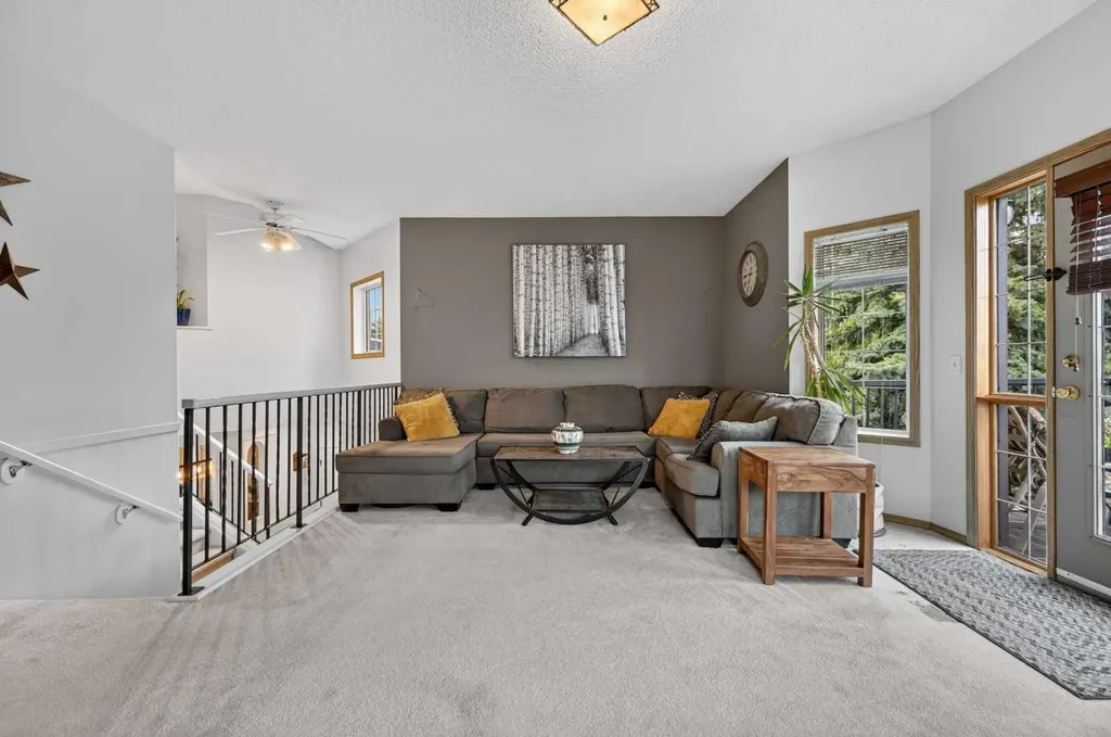 30 Douglasdale Point SE Calgary AB T2Z 3B5