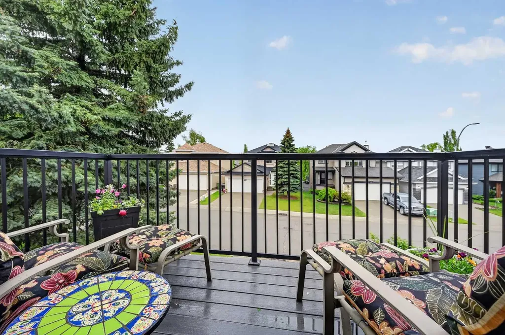30 Douglasdale Point SE Calgary AB T2Z 3A1