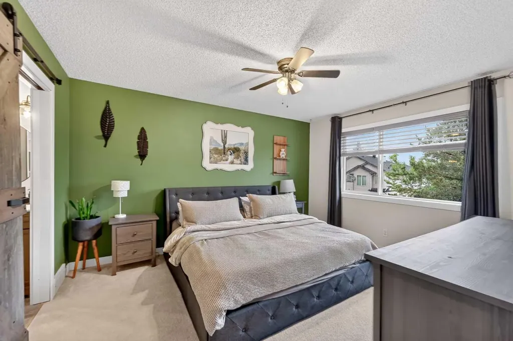 30 Douglasdale Point SE Calgary AB T2Z 3A1