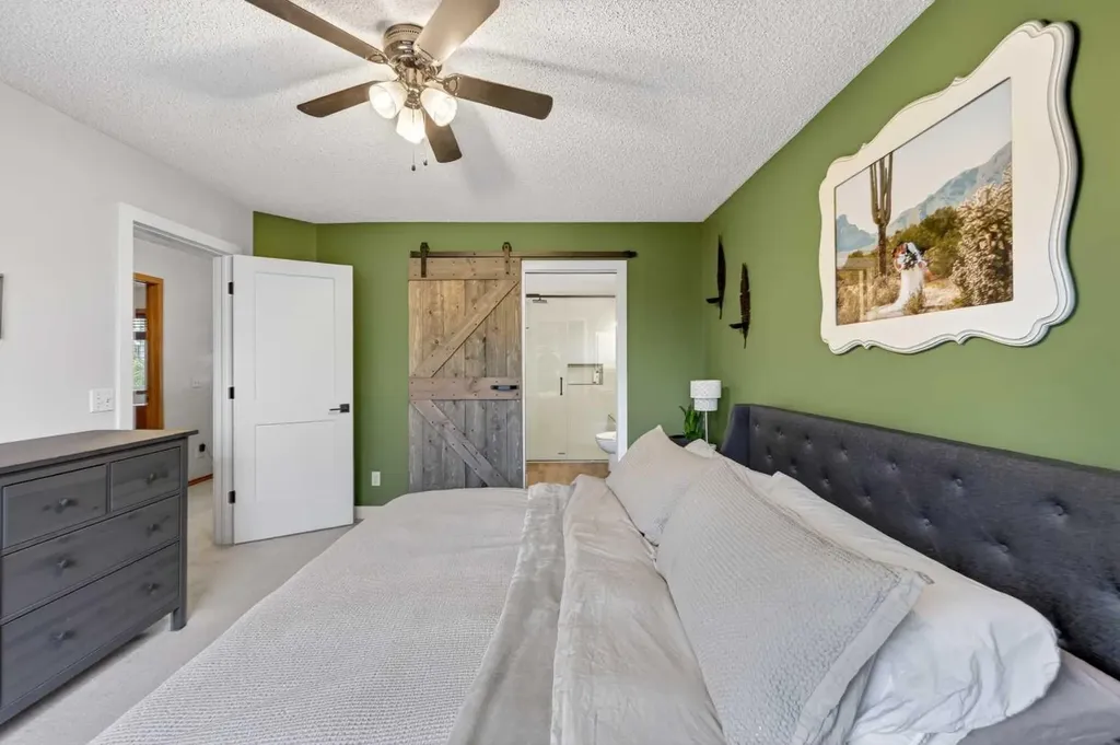 30 Douglasdale Point SE Calgary AB T2Z 3B5