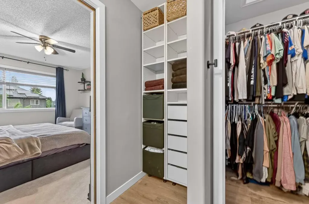 30 Douglasdale Point SE Calgary AB T2Z 3A1