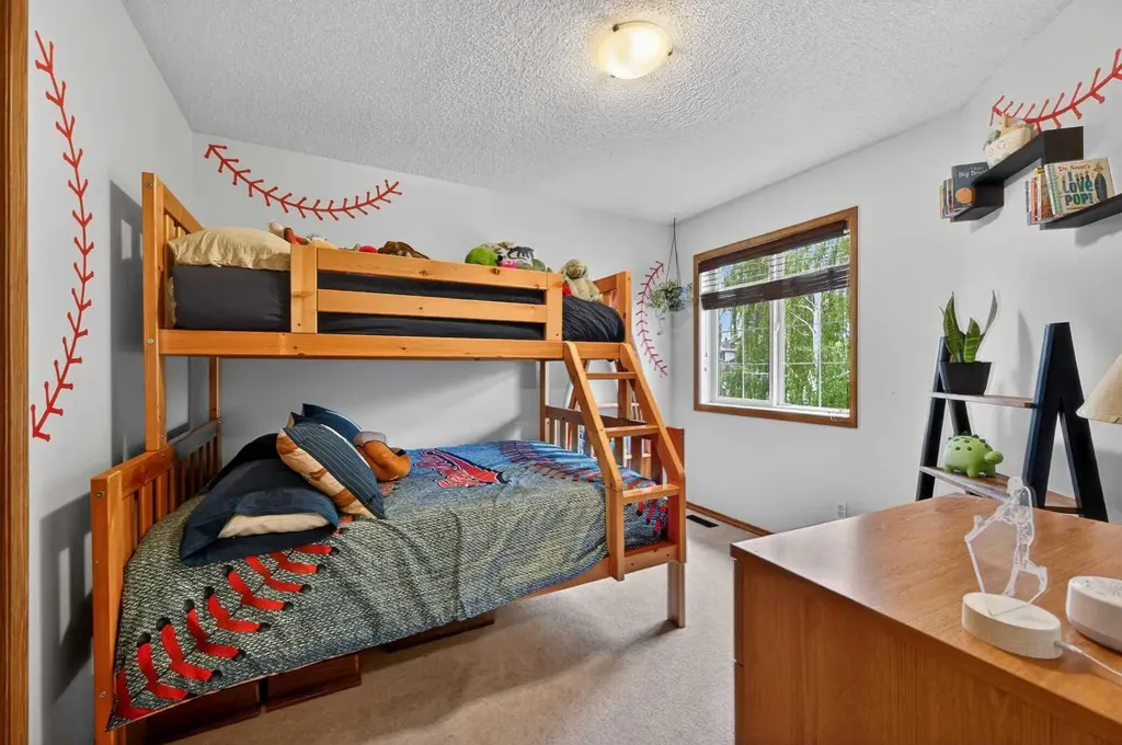 30 Douglasdale Point SE Calgary AB T2Z 3A1