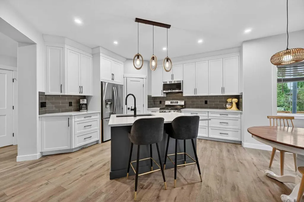 30 Douglasdale Point SE Calgary AB T2Z 3A1