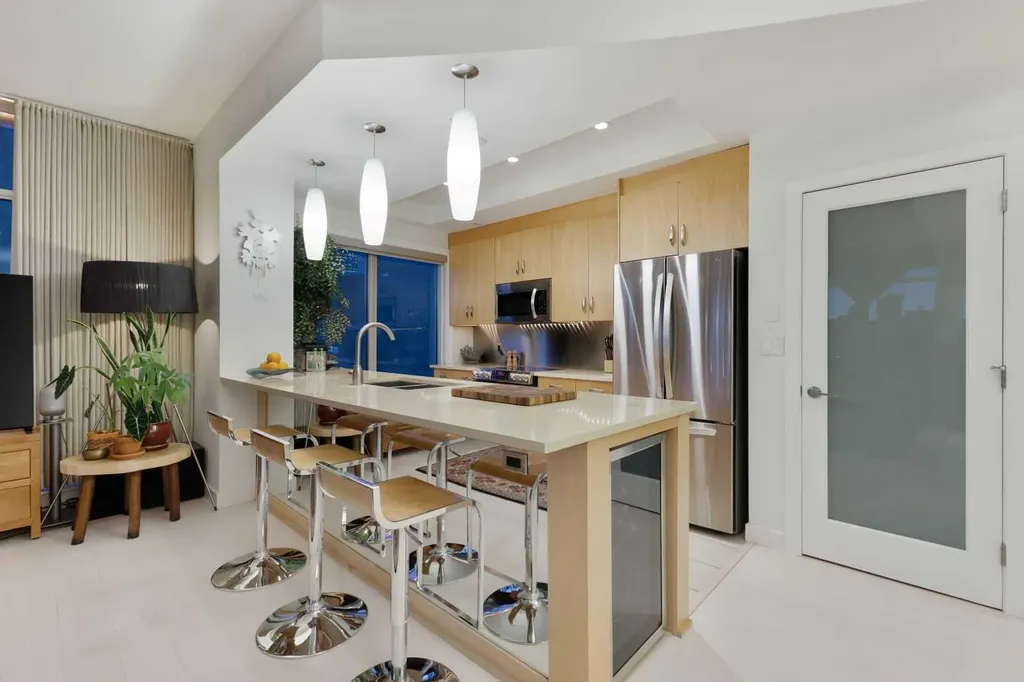 530 12 Avenue SW Calgary AB T2R 0B1