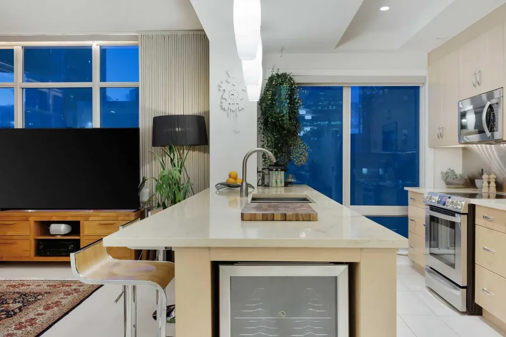530 12 Avenue SW Calgary AB T2R 0B1