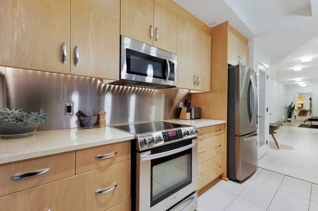 530 12 Avenue SW Calgary AB T2R 0B1