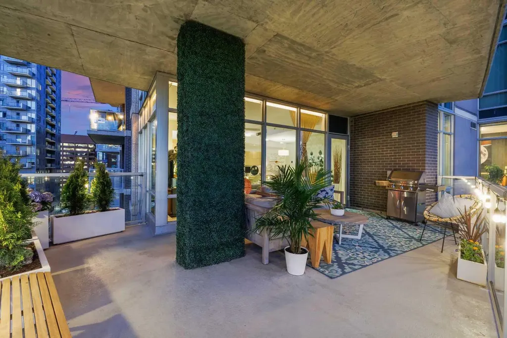 530 12 Avenue SW Calgary AB T2R 0B1