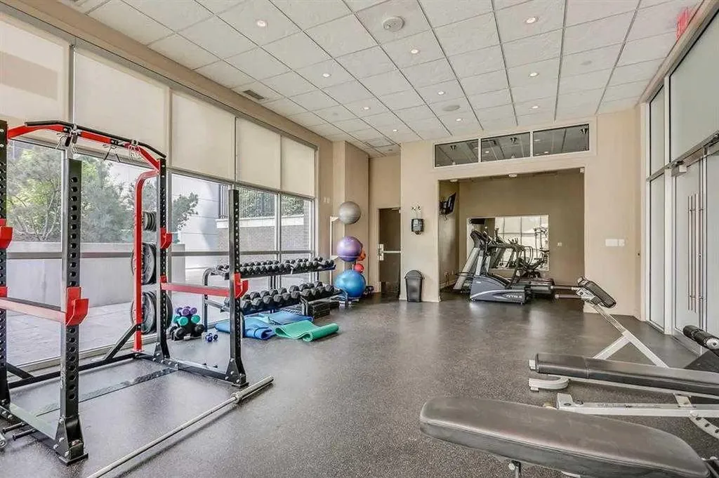 530 12 Avenue SW Calgary AB T2R 0B1