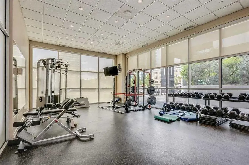 530 12 Avenue SW Calgary AB T2R 0B1