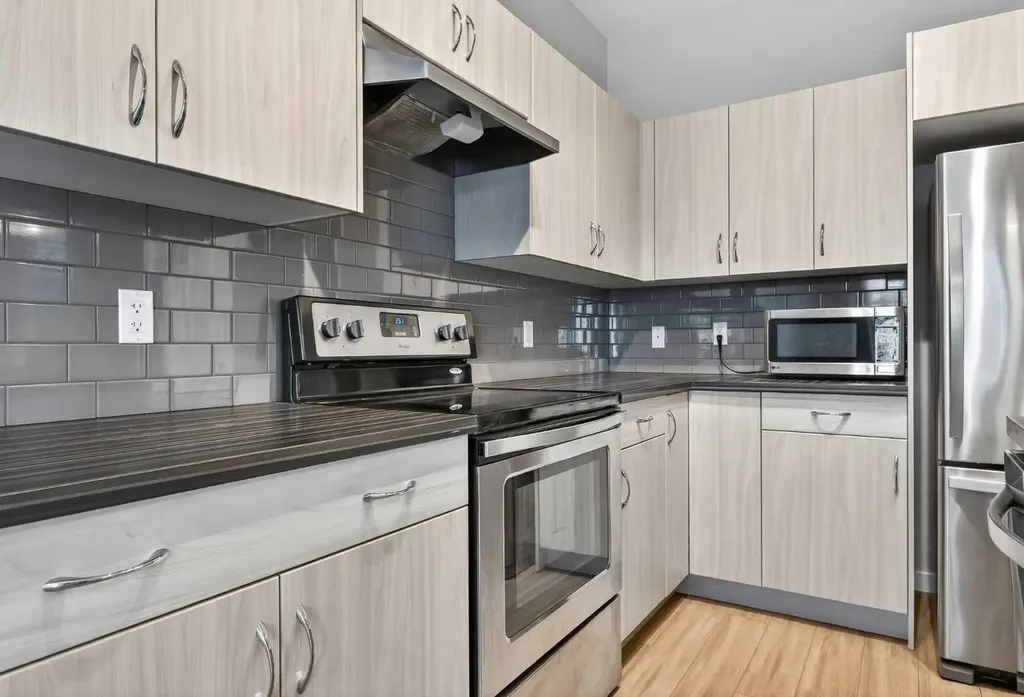 1607 2 Street NW Calgary AB T2M 2W2