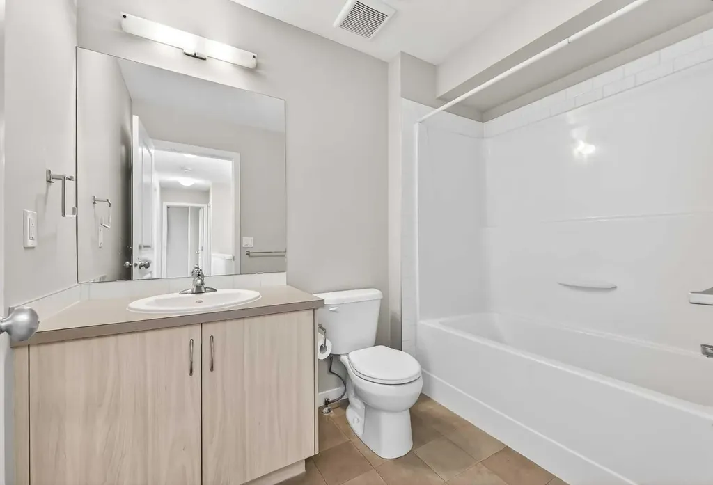 1607 2 Street NW Calgary AB T2M 2W2