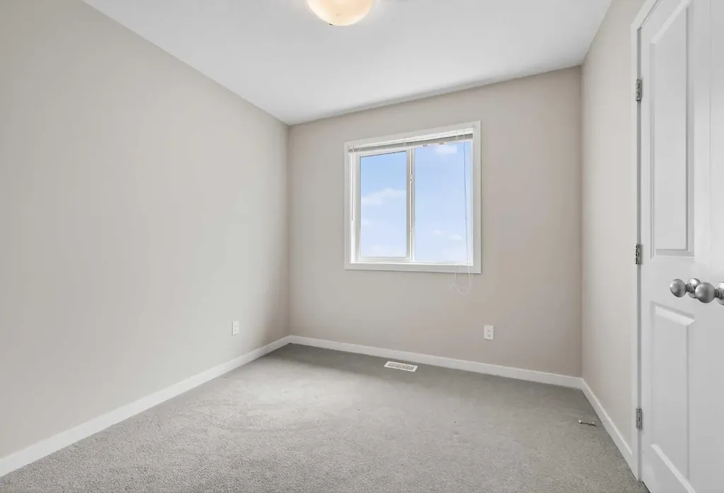 1607 2 Street NW Calgary AB T2M 2W2