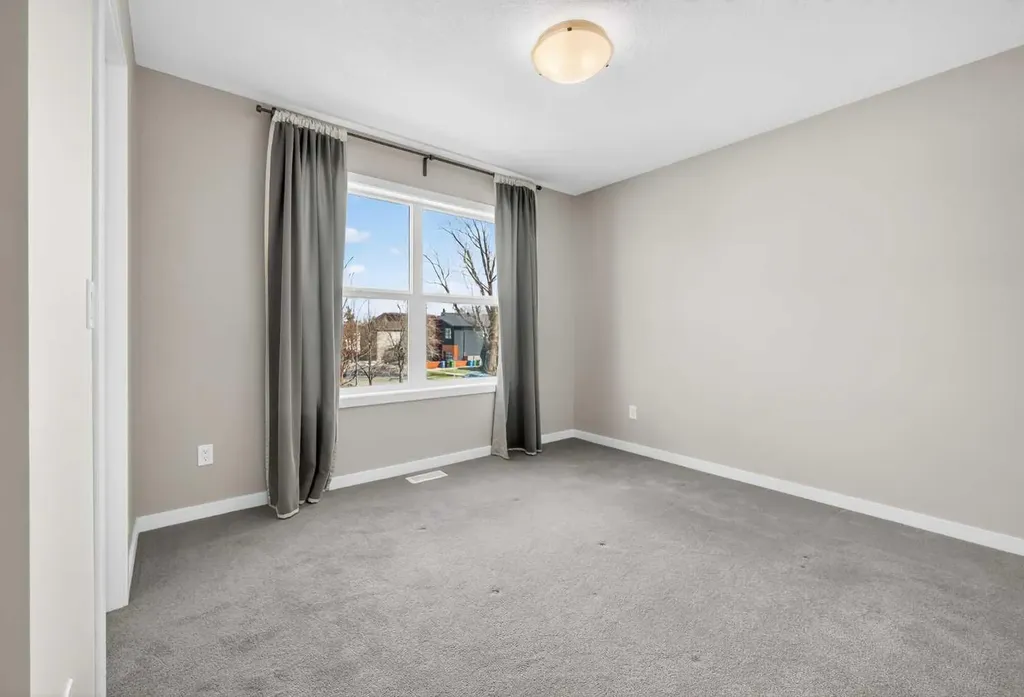 1607 2 Street NW Calgary AB T2M 2W2