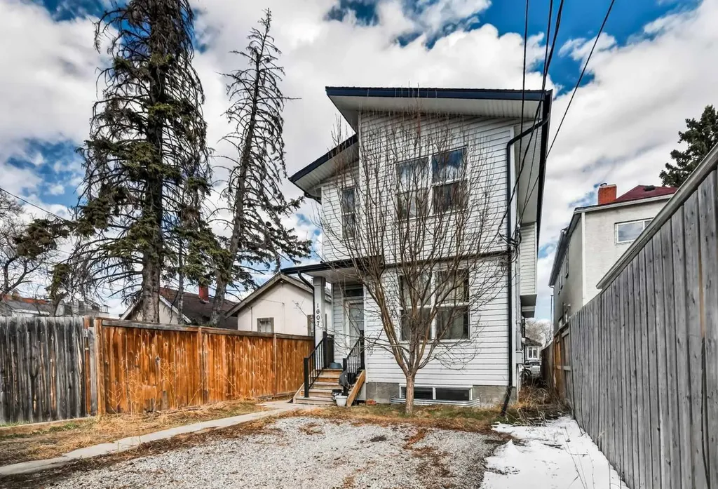 1607 2 Street NW Calgary AB T2M 2W2
