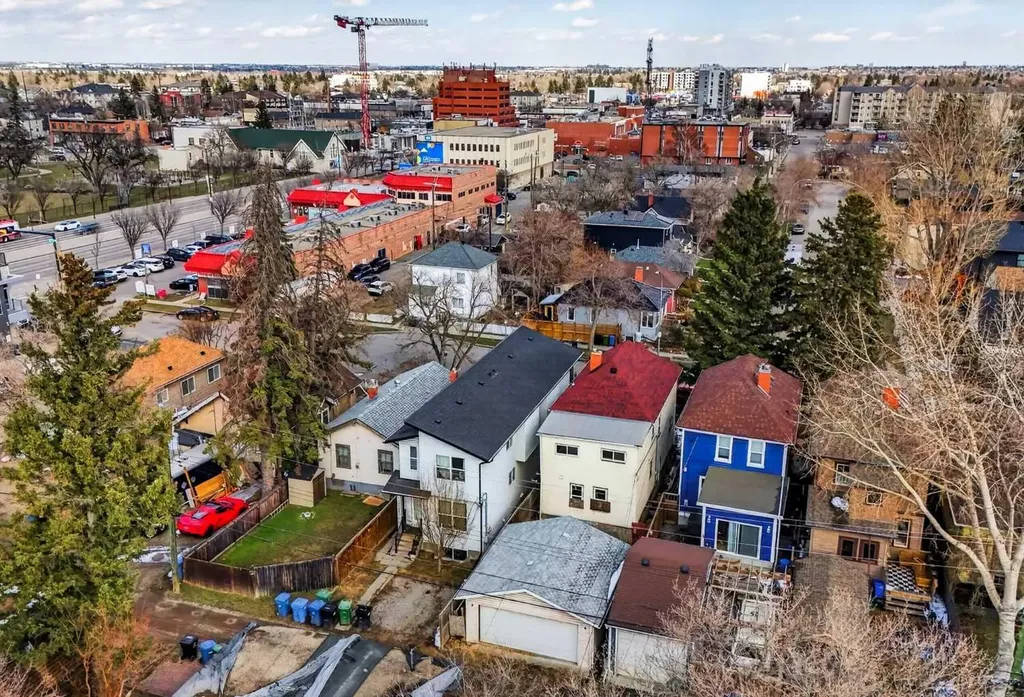 1607 2 Street NW Calgary AB T2M 2W2