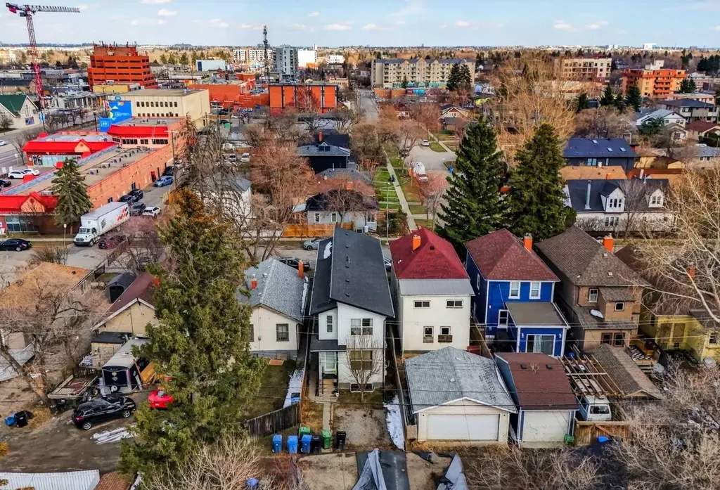 1607 2 Street NW Calgary AB T2M 2W2