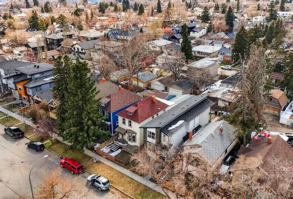 1607 2 Street NW Calgary AB T2M 2W2