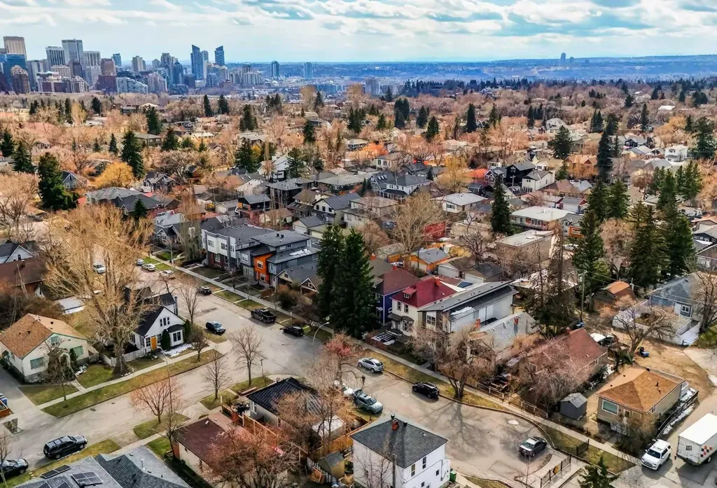 1607 2 Street NW Calgary AB T2M 2W2