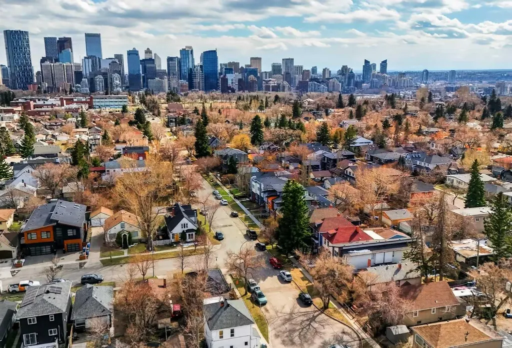 1607 2 Street NW Calgary AB T2M 2W2