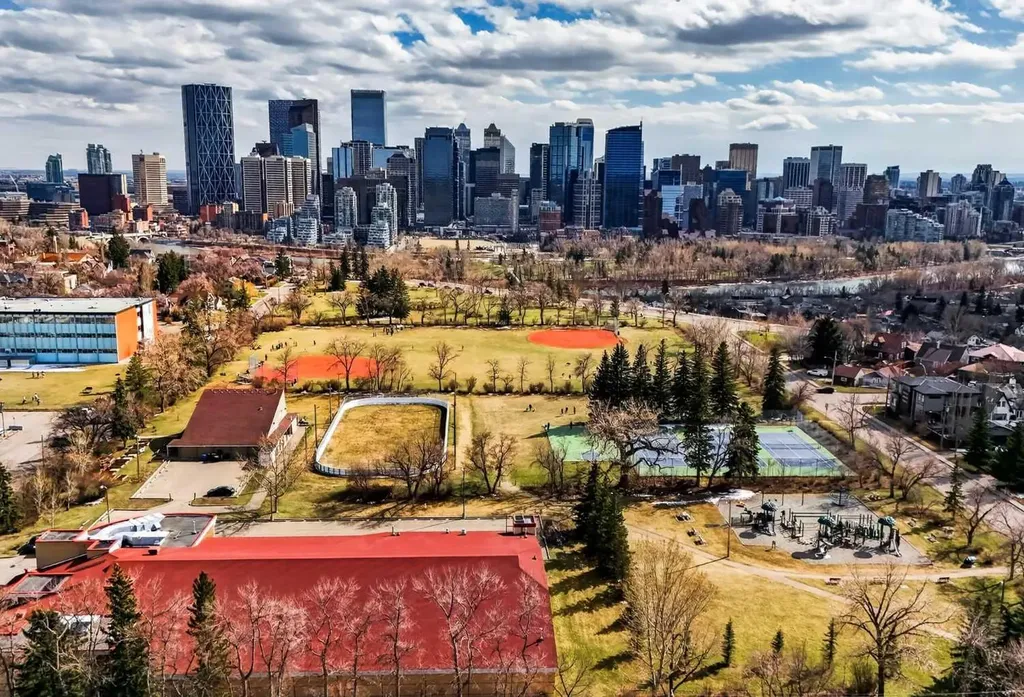 1607 2 Street NW Calgary AB T2M 2W2
