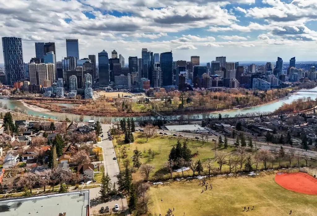 1607 2 Street NW Calgary AB T2M 2W2