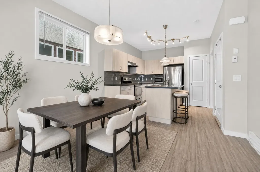 1607 2 Street NW Calgary AB T2M 2W2