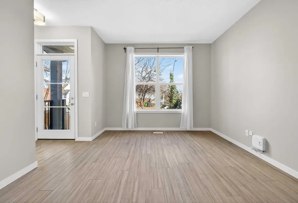 1607 2 Street NW Calgary AB T2M 2W2