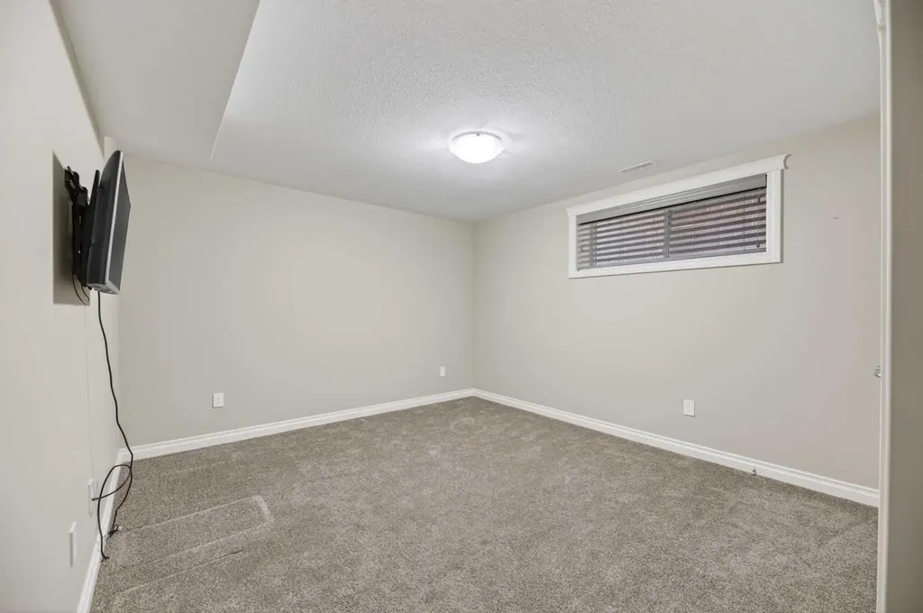 17 Viceroy Crescent Olds AB T4H0C4
