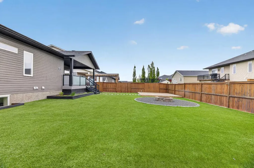 17 Viceroy Crescent Olds AB T4H0C4