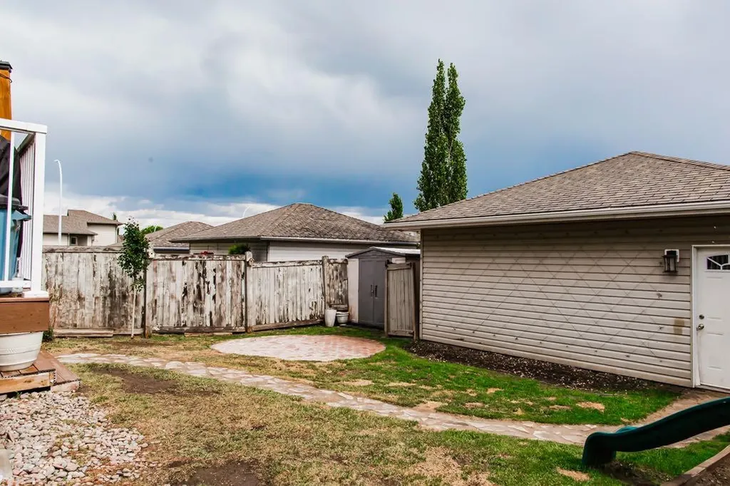 291 Pinnacle Drive Grande Prairie AB T8W 2P8