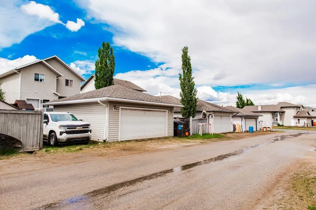291 Pinnacle Drive Grande Prairie AB T8W 2P8