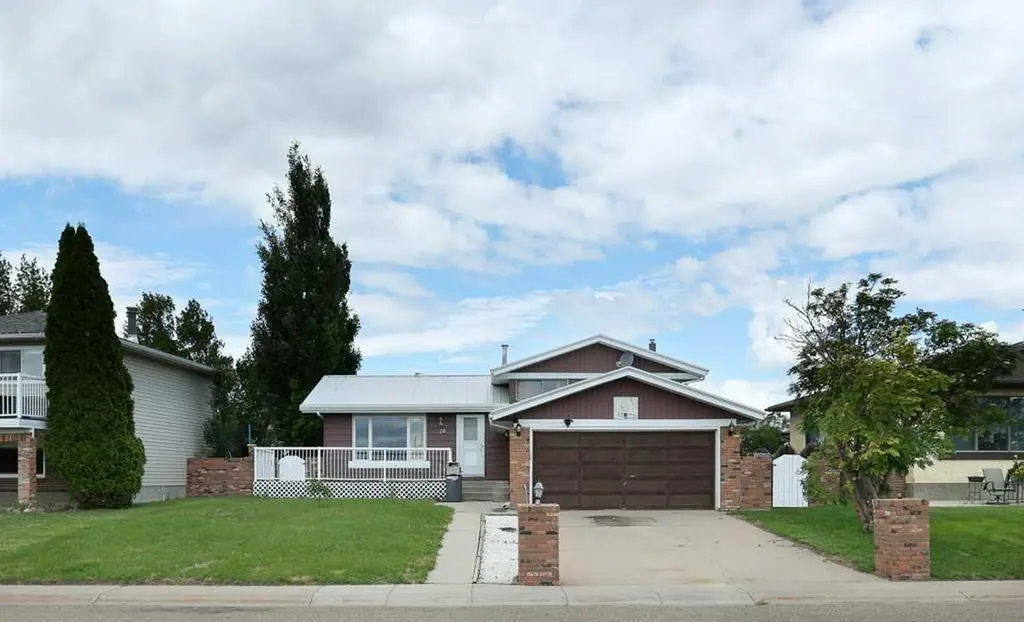 24 Lake Stafford Drive E Brooks AB T1R 0P4
