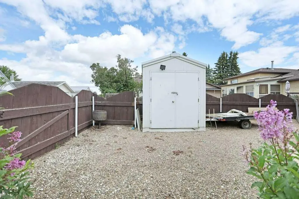 24 Lake Stafford Drive E Brooks AB T1R 0P4