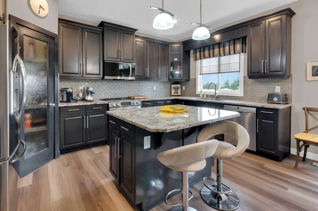 172 Ridge View Close Cochrane AB T4C0P5