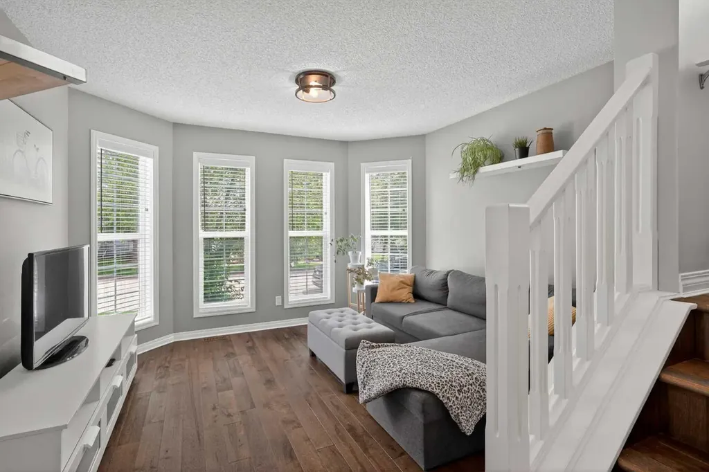 33 Prestwick Rise SE Calgary AB T2Z 4A6