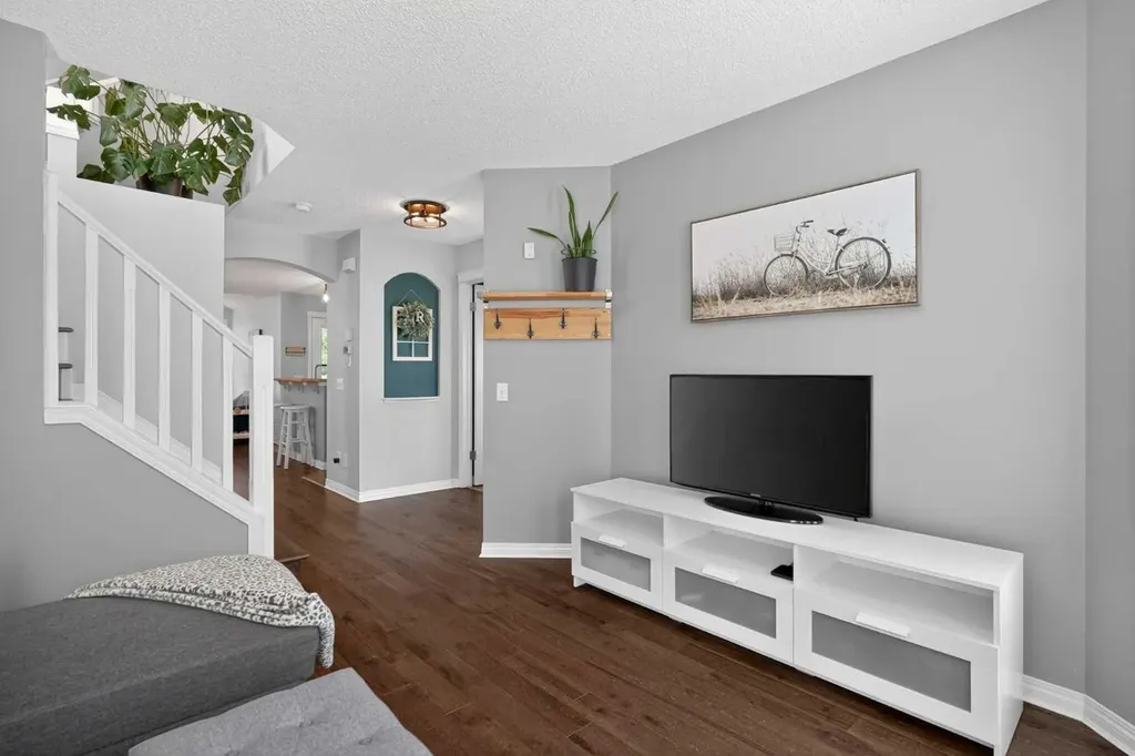 33 Prestwick Rise SE Calgary AB T2Z 4A6