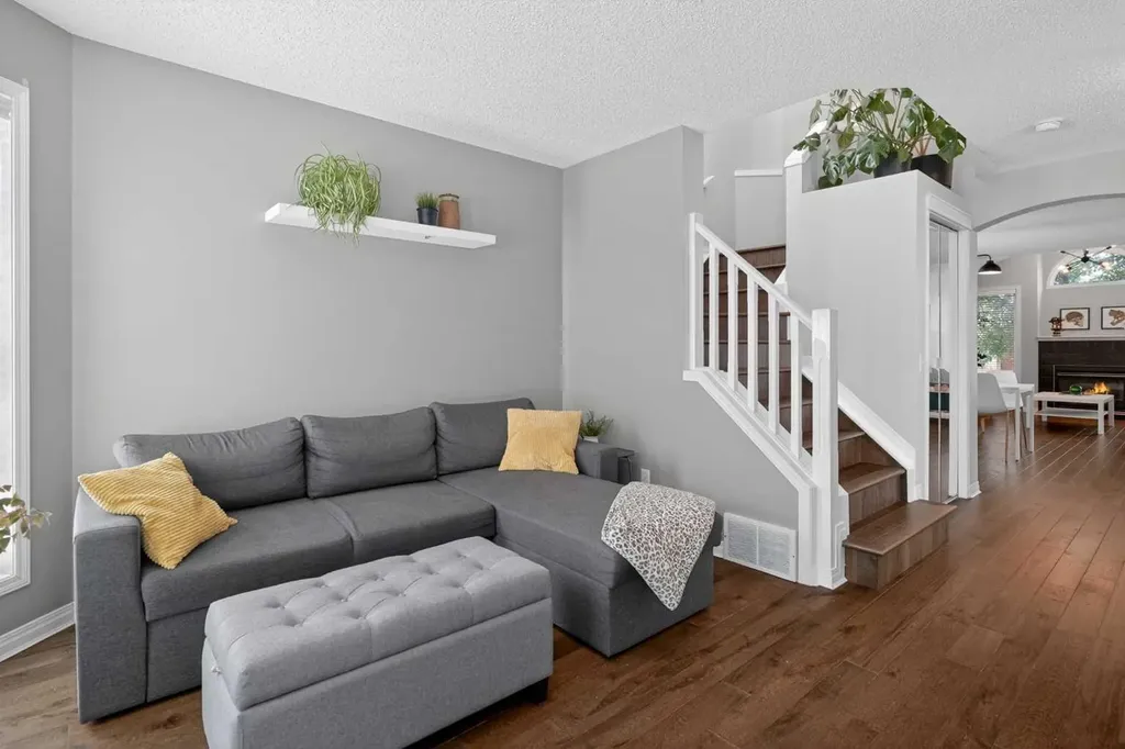 33 Prestwick Rise SE Calgary AB T2Z 4A6