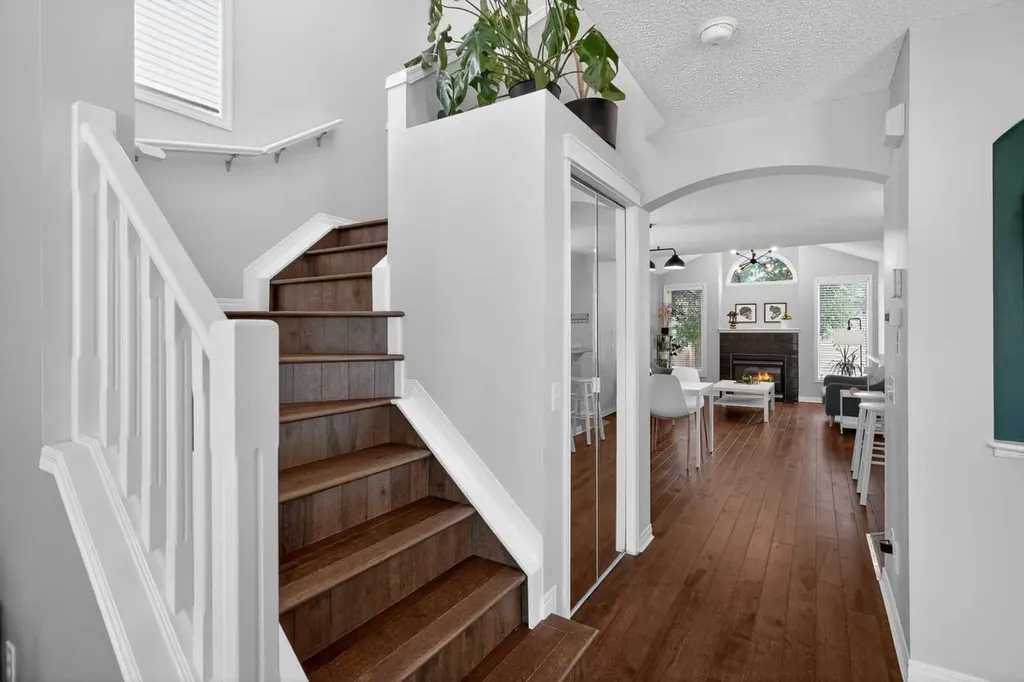 33 Prestwick Rise SE Calgary AB T2Z 4A6