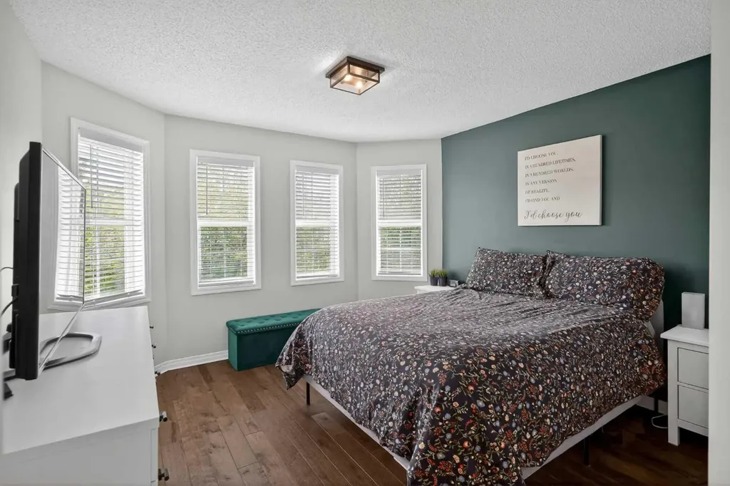 33 Prestwick Rise SE Calgary AB T2Z 4A6