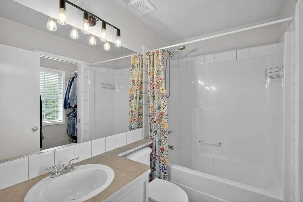 33 Prestwick Rise SE Calgary AB T2Z 4A6