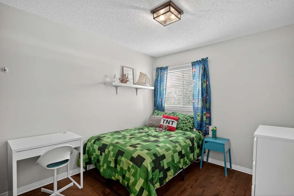 33 Prestwick Rise SE Calgary AB T2Z 4A6