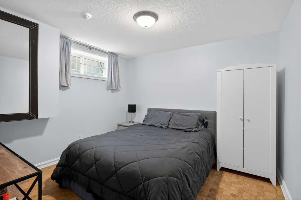 33 Prestwick Rise SE Calgary AB T2Z 4A6